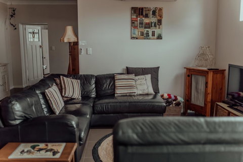 Bluebird Cottage - Surfers Gold Coast 17