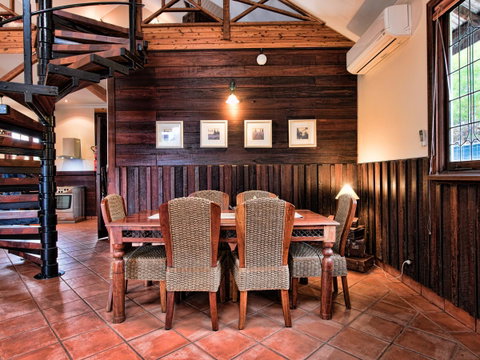 Oak Tree Barn Bridgetown - Surfers Gold Coast 4