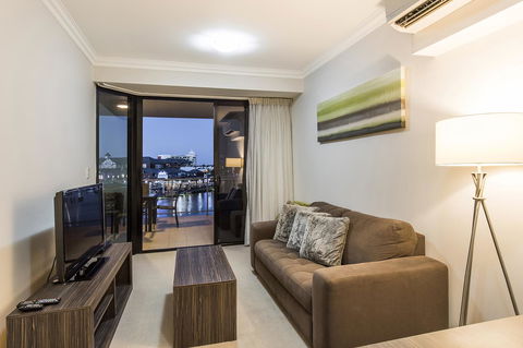 Dolphin Quay Apartments - Surfers Gold Coast 20
