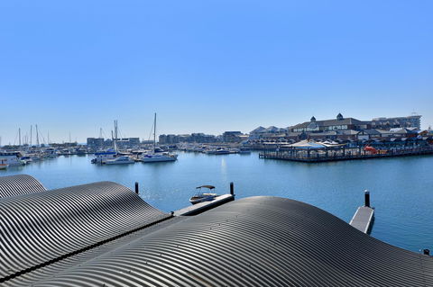 Dolphin Quay Apartments - Surfers Gold Coast 6