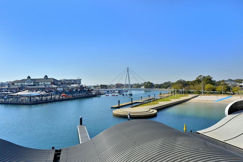 Dolphin Quay Apartments - Surfers Gold Coast 7