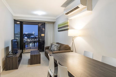 Dolphin Quay Apartments - Surfers Gold Coast 19