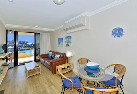 Dolphin Quay Apartments - Surfers Gold Coast 12