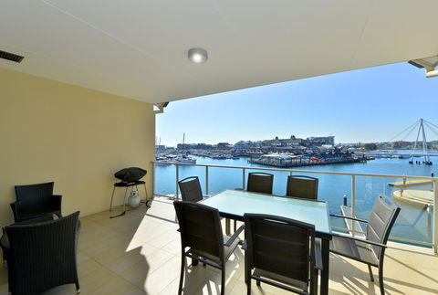 Dolphin Quay Apartments - Surfers Gold Coast 4