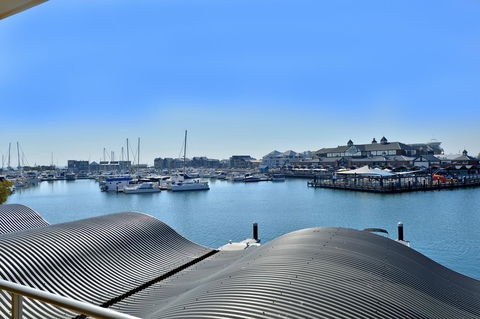 Dolphin Quay Apartments - Surfers Gold Coast 13