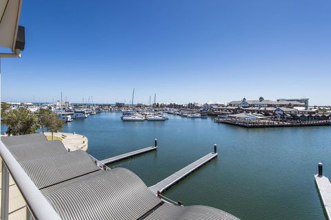 Dolphin Quay Apartments - Surfers Gold Coast 16