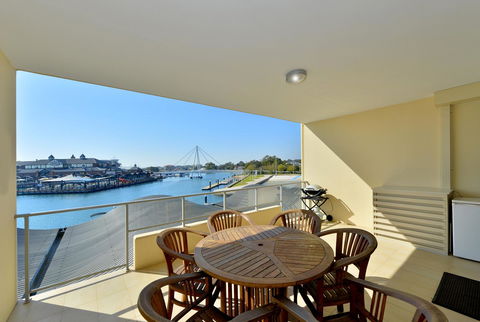 Dolphin Quay Apartments - Surfers Gold Coast 15