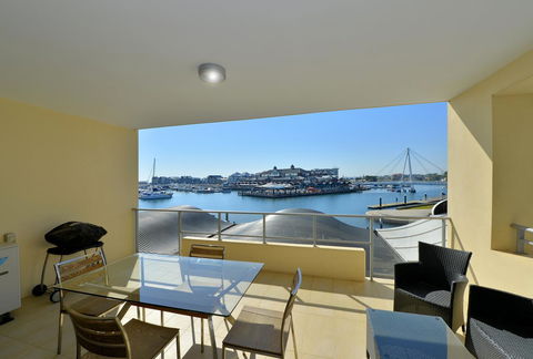 Dolphin Quay Apartments - Surfers Gold Coast 8