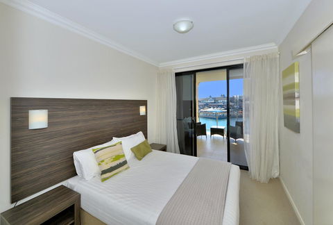 Dolphin Quay Apartments - Surfers Gold Coast 1