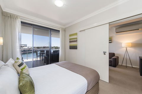 Dolphin Quay Apartments - Surfers Gold Coast 28