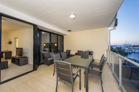 Dolphin Quay Apartments - Surfers Gold Coast 24