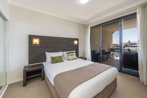 Dolphin Quay Apartments - Surfers Gold Coast 30