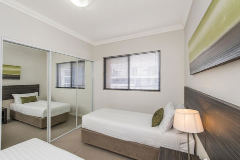 Dolphin Quay Apartments - Surfers Gold Coast 41