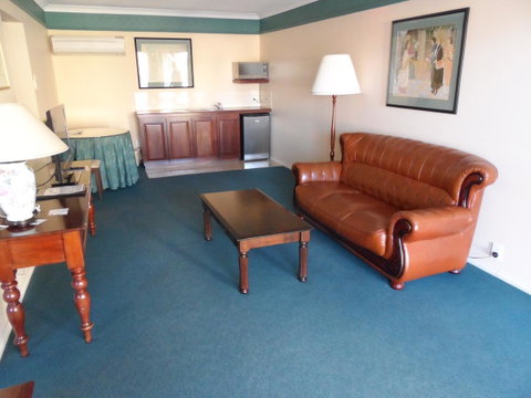 Clifton Motel & Grittleton Lodge - Surfers Gold Coast 25