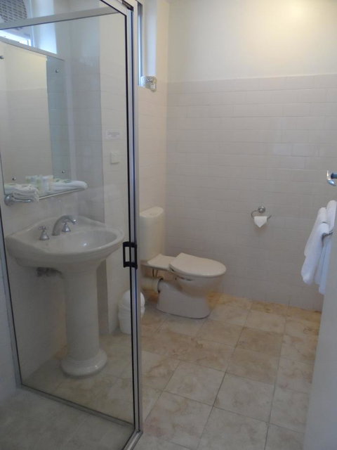 Clifton Motel & Grittleton Lodge - Surfers Gold Coast 24