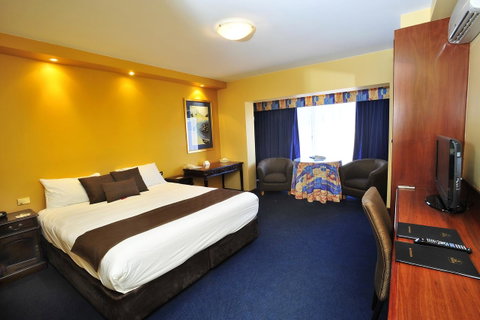 Clifton Motel & Grittleton Lodge - Surfers Gold Coast 11