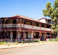 Beadon Bay Hotel - Surfers Gold Coast