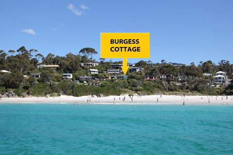 BINALONG BEACH COTTAGE Beachfront At Bay Of Fires Next To Restaurant - Surfers Gold Coast 0