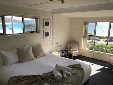 BINALONG BEACH COTTAGE Beachfront At Bay Of Fires Next To Restaurant - Surfers Gold Coast 4