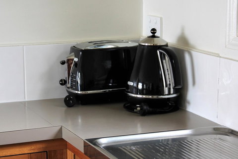 BINALONG BEACH COTTAGE Beachfront At Bay Of Fires Next To Restaurant - Surfers Gold Coast 13