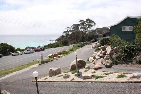 BINALONG BEACH COTTAGE Beachfront At Bay Of Fires Next To Restaurant - Surfers Gold Coast 19