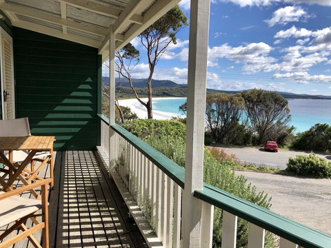 BINALONG BEACH COTTAGE Beachfront At Bay Of Fires Next To Restaurant - Surfers Gold Coast 1