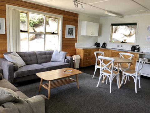 BINALONG BEACH COTTAGE Beachfront At Bay Of Fires Next To Restaurant - Surfers Gold Coast 2