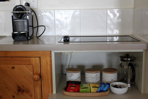 BINALONG BEACH COTTAGE Beachfront At Bay Of Fires Next To Restaurant - Surfers Gold Coast 11