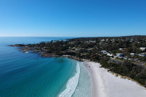 BINALONG BEACH COTTAGE Beachfront At Bay Of Fires Next To Restaurant - Surfers Gold Coast 10