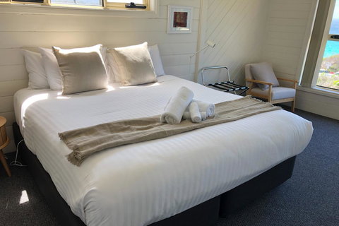 BINALONG BEACH COTTAGE Beachfront At Bay Of Fires Next To Restaurant - Surfers Gold Coast 6