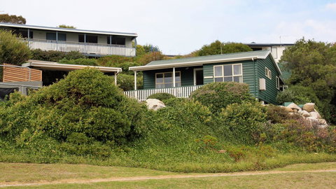 BINALONG BEACH COTTAGE Beachfront At Bay Of Fires Next To Restaurant - Surfers Gold Coast 8