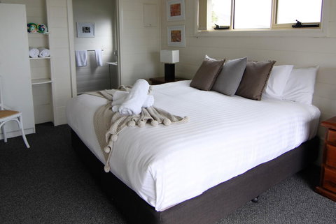 BINALONG BEACH COTTAGE Beachfront At Bay Of Fires Next To Restaurant - Surfers Gold Coast 15