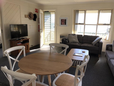BINALONG BEACH COTTAGE Beachfront At Bay Of Fires Next To Restaurant - Surfers Gold Coast 5