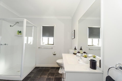 Bircoo Cottage Beach And Golf Getaway - Surfers Gold Coast 9