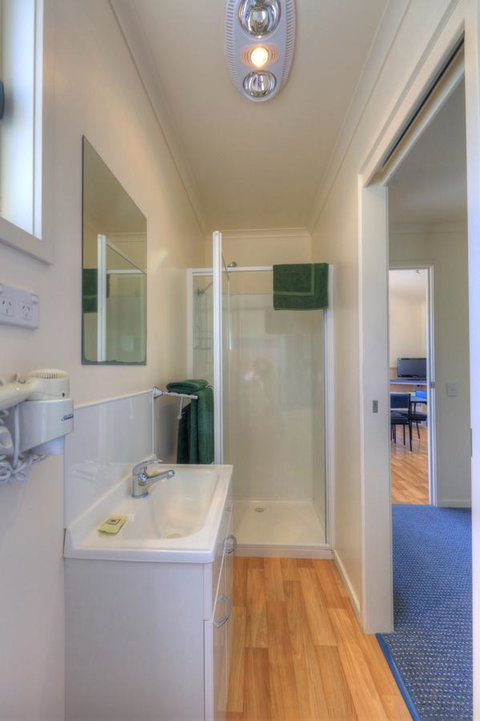 Bicheno Cabin Park - Surfers Gold Coast 21