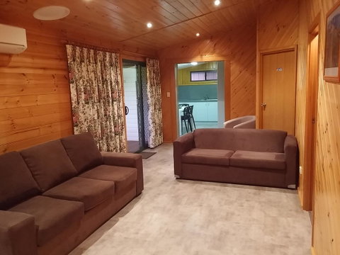 Bicheno Cabin Park - Surfers Gold Coast 11