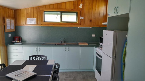 Bicheno Cabin Park - Surfers Gold Coast 23