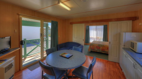 Bicheno Cabin Park - Surfers Gold Coast 19