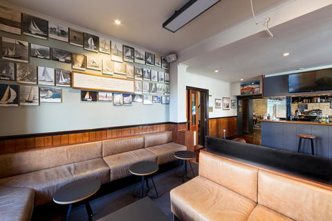 Customs House Hotel - Surfers Gold Coast 1