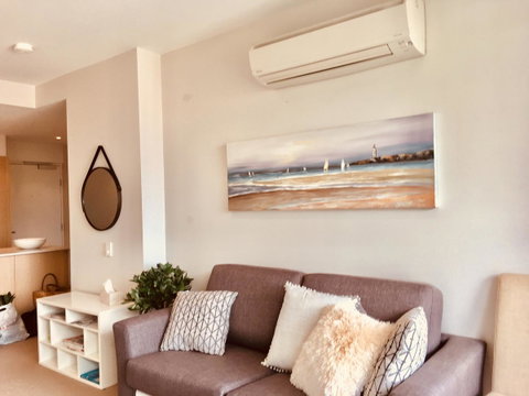 Hobart Inner City Apartment - Surfers Gold Coast 2