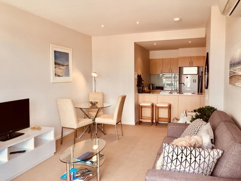 Hobart Inner City Apartment - Surfers Gold Coast 1