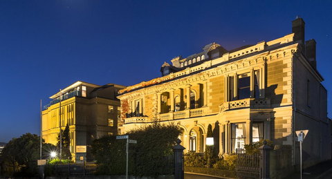 Lenna Of Hobart - Surfers Gold Coast 0