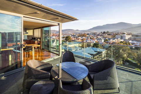 Lenna Of Hobart - Surfers Gold Coast 36