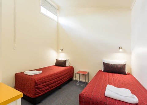 Graham Apartments - Surfers Gold Coast 7