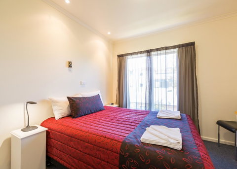 Graham Apartments - Surfers Gold Coast 6