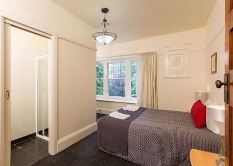 Graham Apartments - Surfers Gold Coast 25