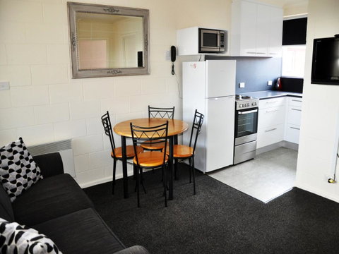 Graham Apartments - Surfers Gold Coast 1