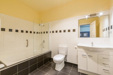 Graham Apartments - Surfers Gold Coast 36