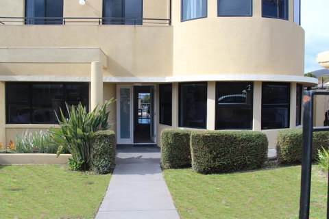 Russell House - Surfers Gold Coast 1