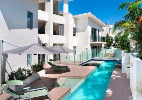 NEW Sunshine Beach Family Escape 3 Bedroom With Free Wifi And Parking - Surfers Gold Coast 1